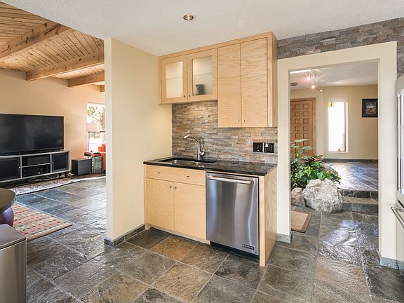 4th image of 1209 Marigold Dr NE