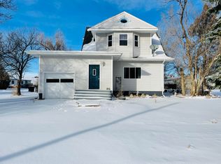 322 3rd St W, Culbertson, MT 59218
