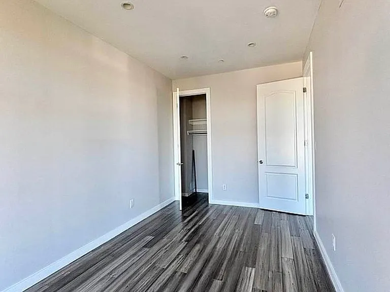 313 52nd St #4R — Photo 14