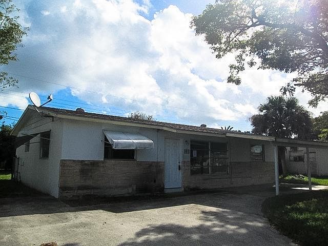 1st image of 830 Jamaican Dr