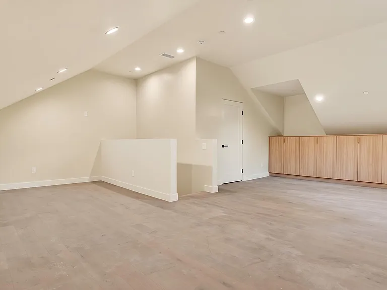 4819 Genesta Ave #1/2 — Photo 8