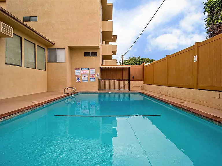 Los Robles Apartments — Photo 59