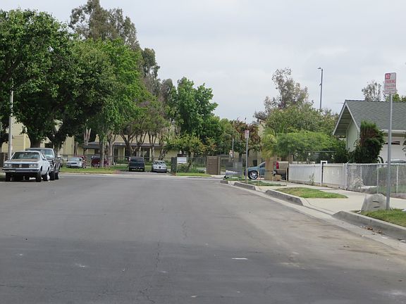 4th image of 10363 Holmes Ave