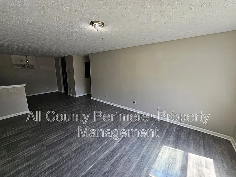 2102 Fairington Ridge Cir — Photo 2