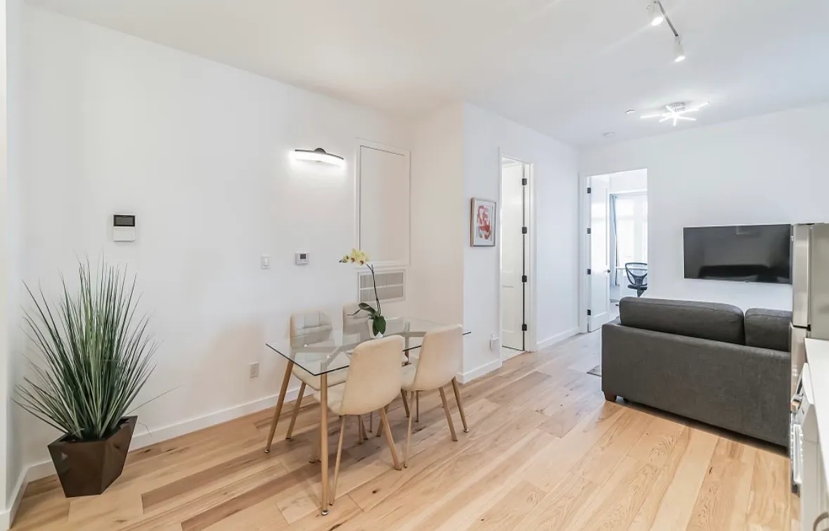 2 bed, 2.0 bath, 900 sqft, $5,800 — Photo 2