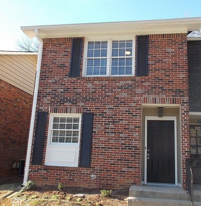 1st image of 2040 Kings Gate Cir