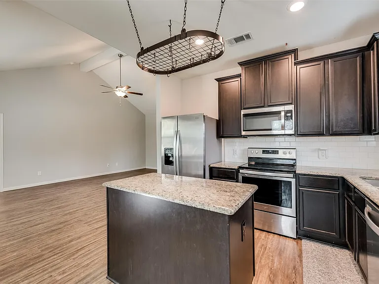 1503 Hill Top Ct — Photo 14