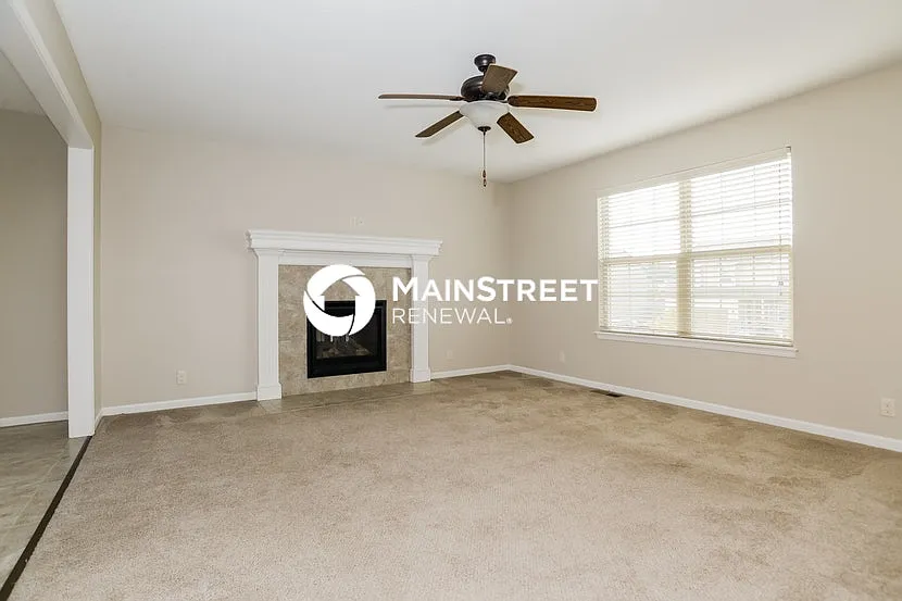 524 S Poplar St — Photo 4