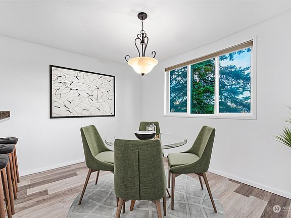 5th image of 9710 5th Avenue NE #403