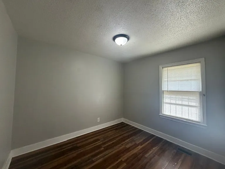 5007 Higgins St — Photo 6