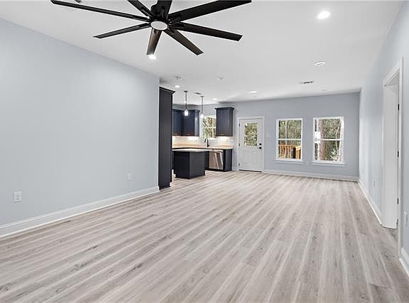 4th image of 20324 Henry Clay Ave