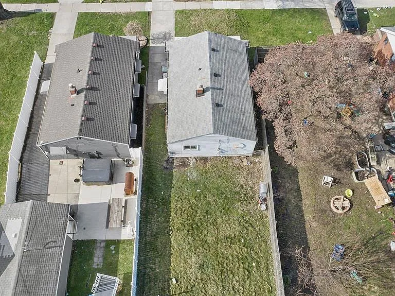 2552 Emogene St — Photo 9