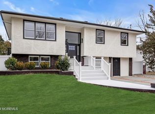 32 Sutton Pl, Toms River, NJ 08755