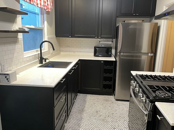 5th image of 2946 Kalmia St