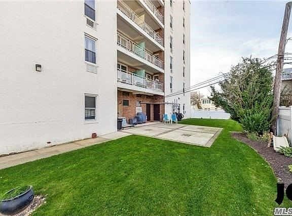 3rd image of 855 E Broadway APT Lf