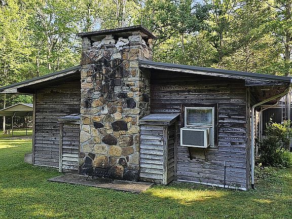 4th image of 876 Hightop Rd