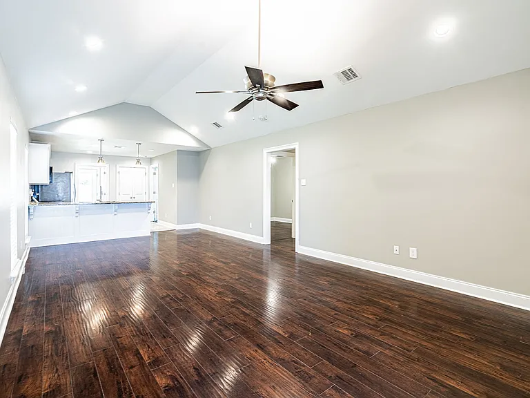 319 Harvest Ln — Photo 2