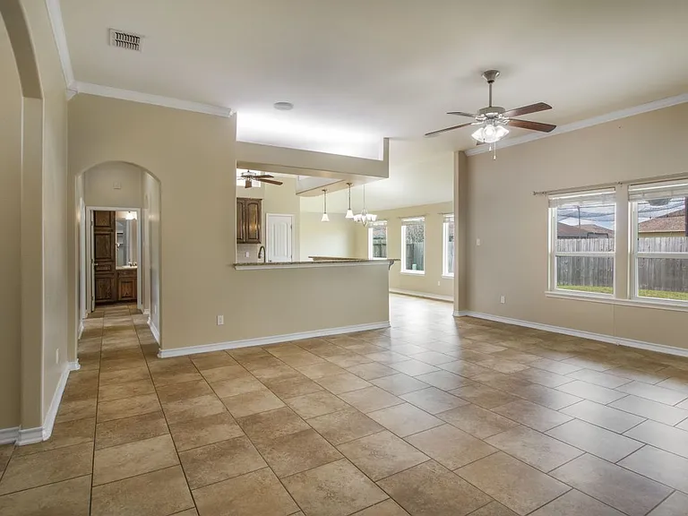 3825 Kangaroo Ct — Photo 7