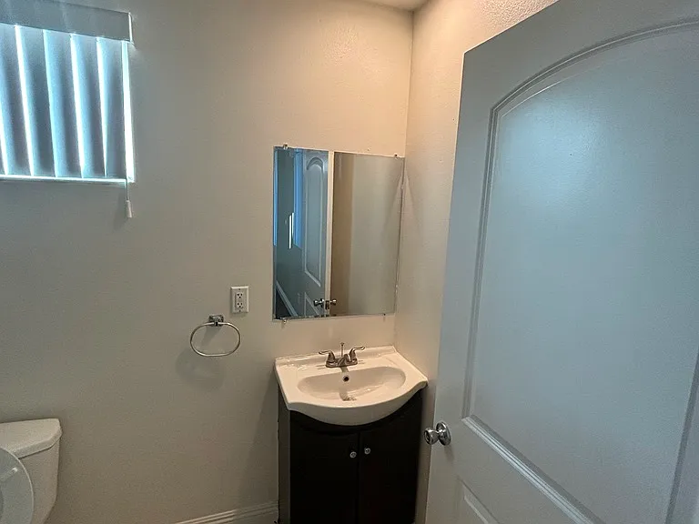 942 E 88th Pl — Photo 25