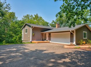 11 Spring Farm Ln, North Oaks, MN 55127
