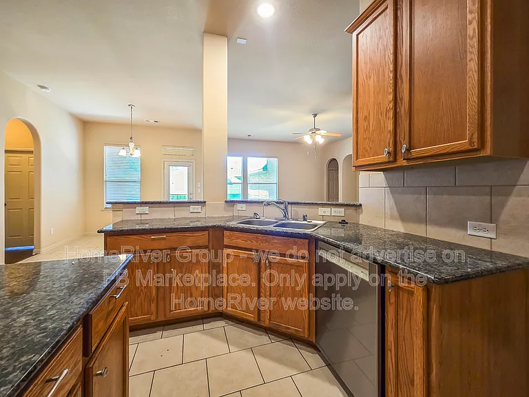 643 E Sandra Ln — Photo 6