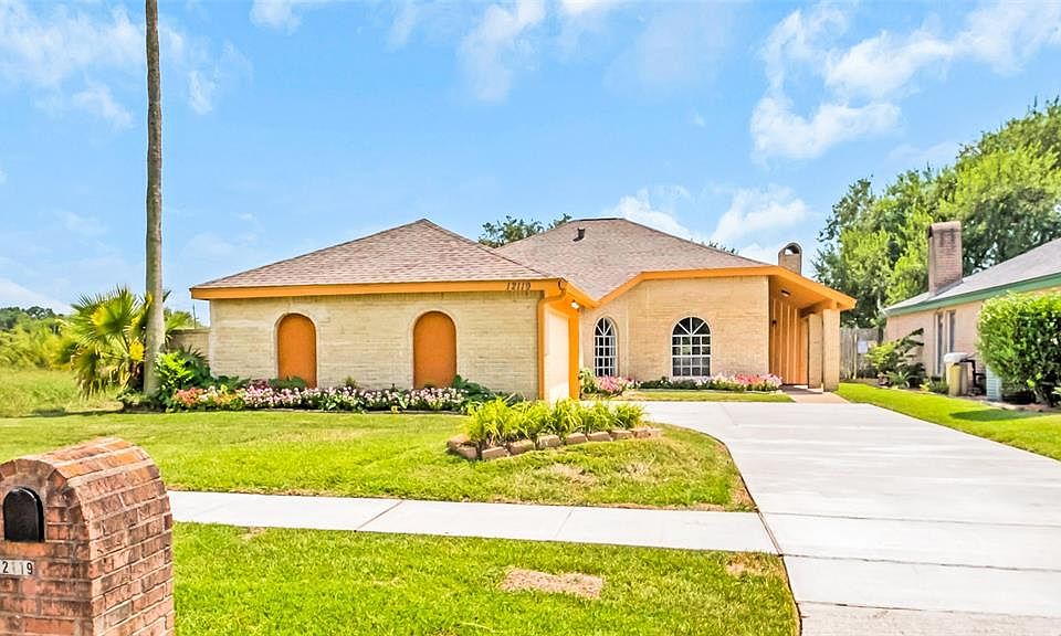 1st image of 12119 Meadow Pines Dr
