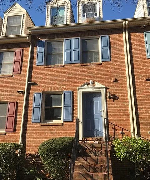 1174 N Vermont St — Photo 9