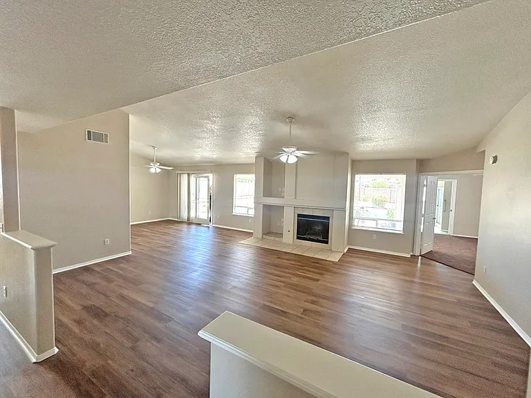 7728 Paisley Ave — Photo 8