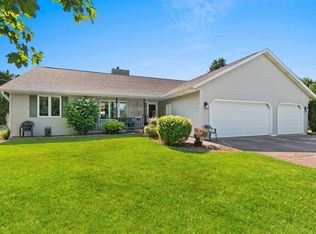 2957 Vince Ln, Green Bay, WI 54313