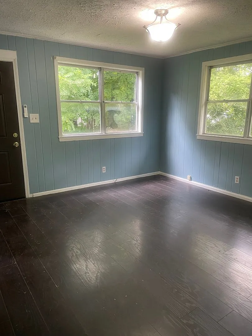 2 bed, 1.0 bath, 1000 sqft, $950 — Photo 1