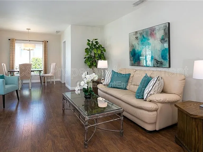 11252 Delano St — Photo 11