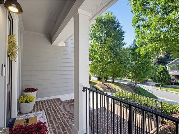 5th image of 1090 Mendell Cir