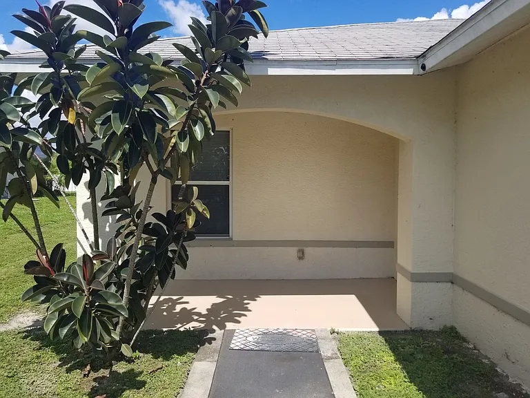 527 Hancock Bridge Pkwy — Photo 2