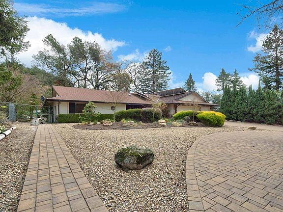 3rd image of 4949 Rebecca Dr