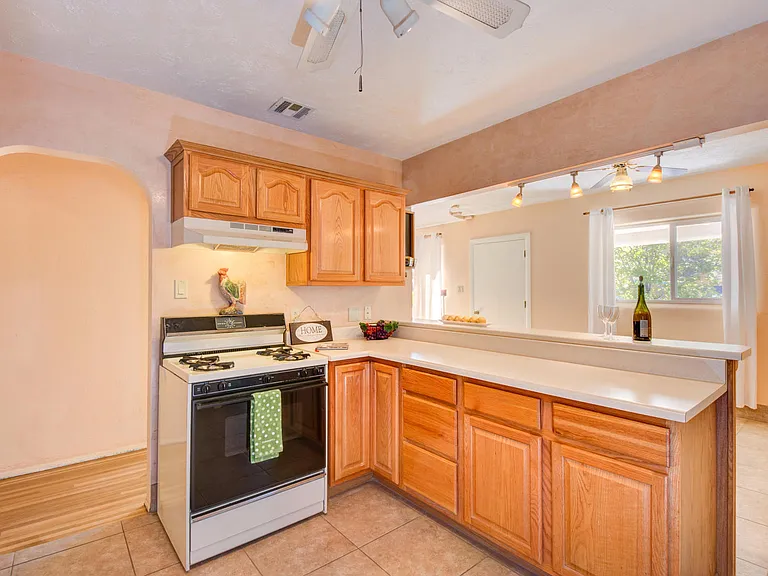1804 Illinois St NE — Photo 11