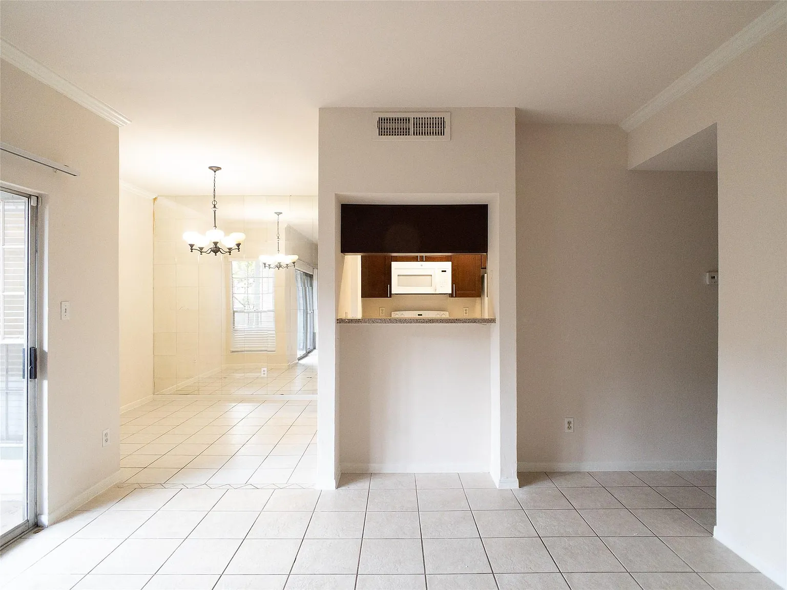 2 bed, 2.0 bath, 1016 sqft, $1,200 — Photo 1