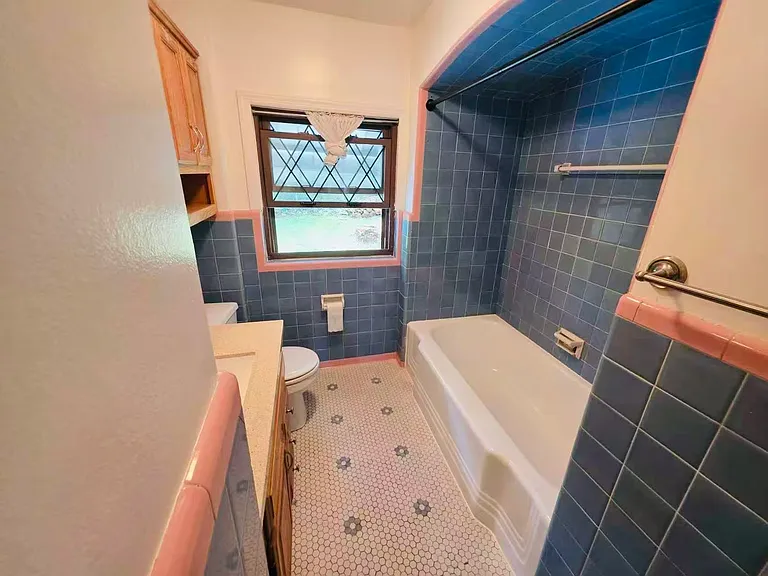 915 Liberty St — Photo 17