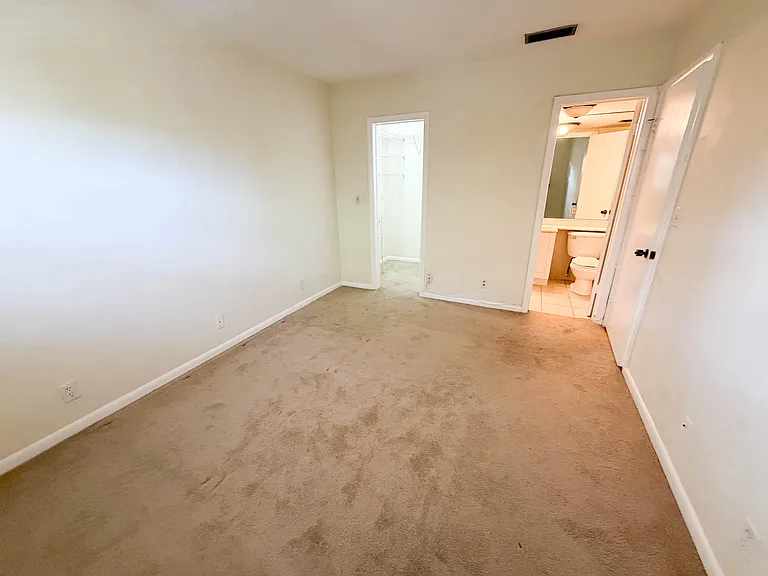 917 NE 16th Ave #16 — Photo 15
