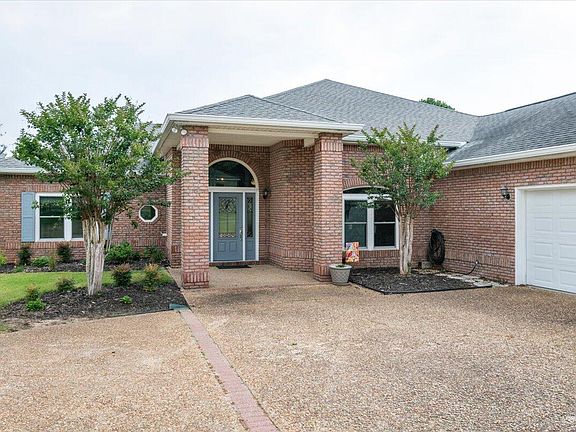 2nd image of 128 Country Club Dr W