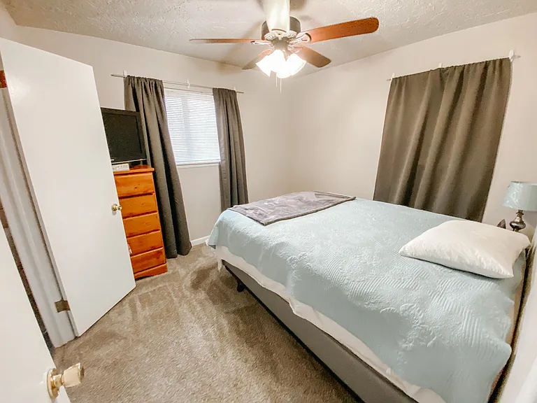 208 Thompson Dr — Photo 12
