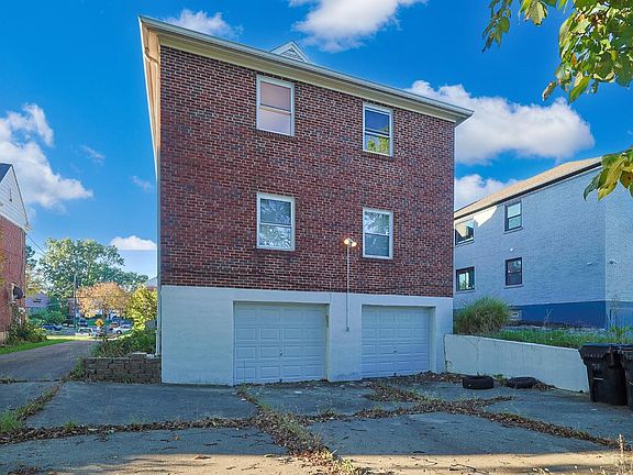 4th image of 1728 Carrahen Ave