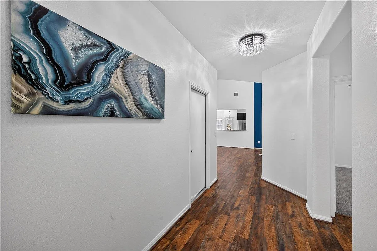4 bed, 3.0 bath, 2473 sqft, $2,395 — Photo 4