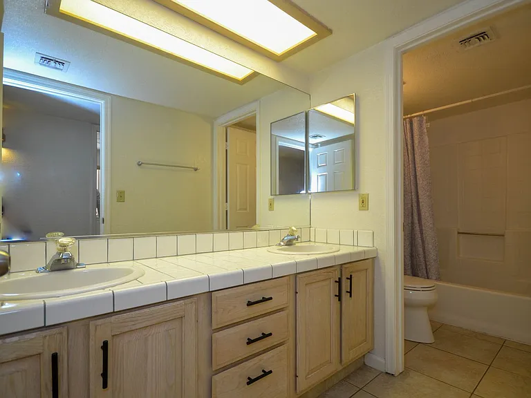 2911 Country Club Dr — Photo 16