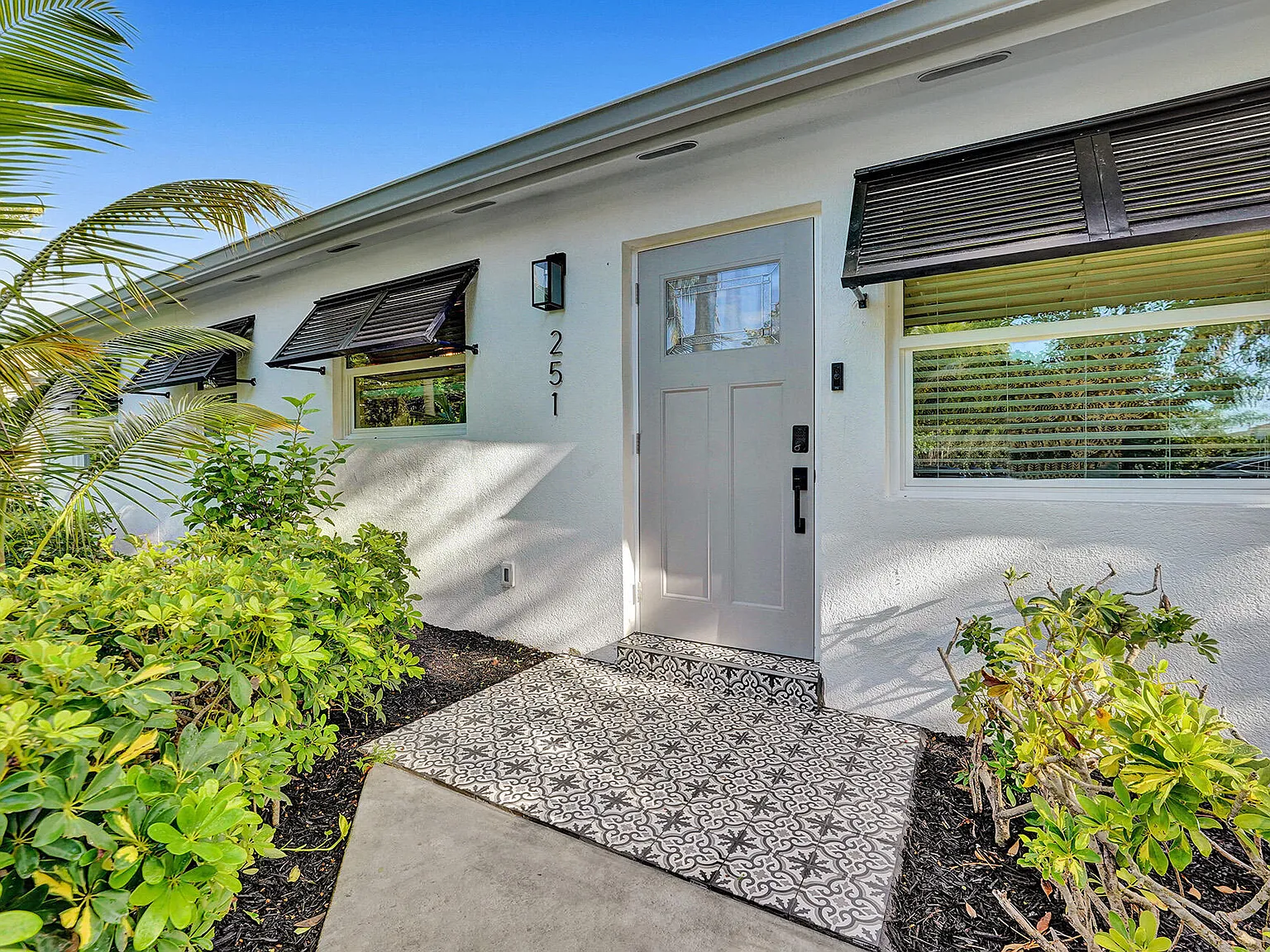 3 bed, 2.0 bath, 1184 sqft, $4,800 — Photo 2