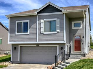 18902 Drexel Cir, Omaha, NE 68135