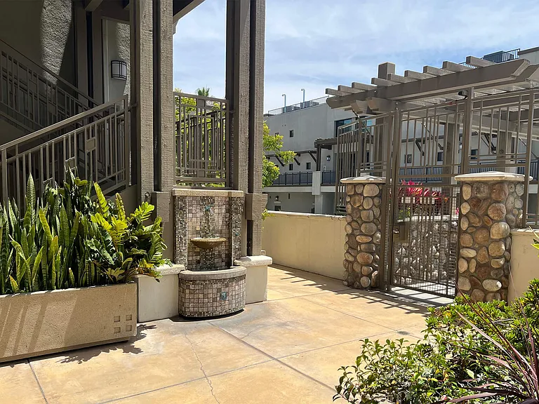 Mission Hills Apartments — Photo 29