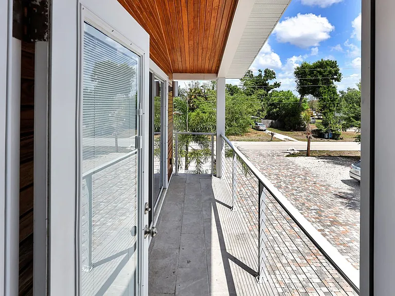 2066 Roselawn St — Photo 15
