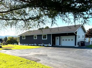 30 Peloquin Rd, Graniteville, VT 05654