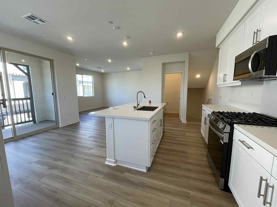 2nd Floor Kitchen/Dining Room