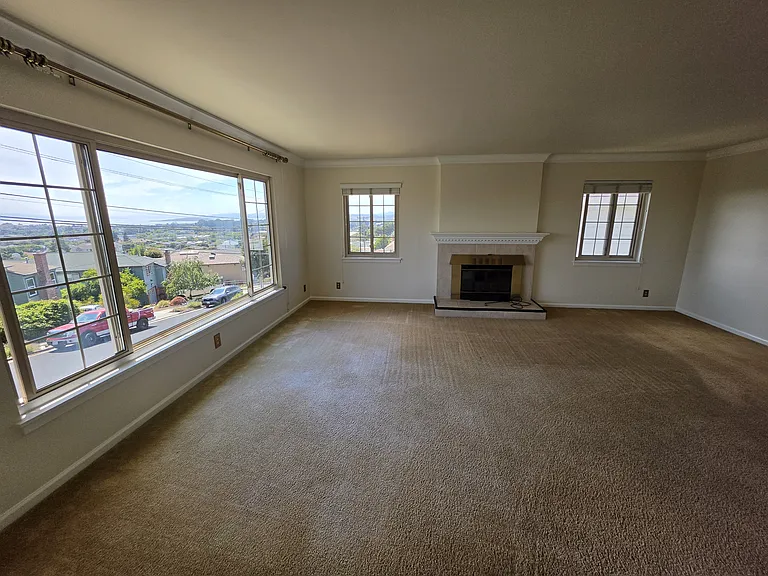 1744 Wesley Ave — Photo 2